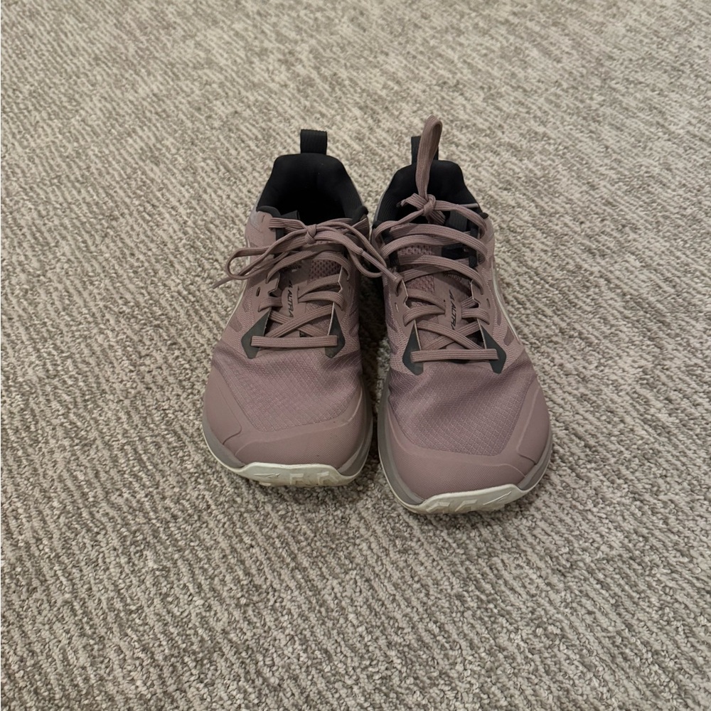 Altra Women's Lone Peak 9 in Purple- Gently worn